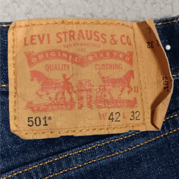Levi's 501 Jeans Dark Blue Wash Button Fly Size 42 x 32 Cotton & Elastane blend - Picture 5 of 8